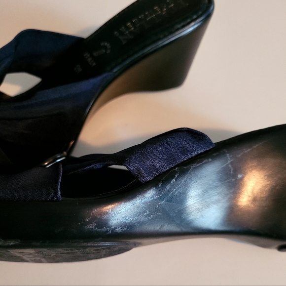 Italian Shoemakers Slide-On Sandals - Picture 8 of 9